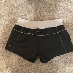 Lulu lemon Hotty hot low rise 2.5”